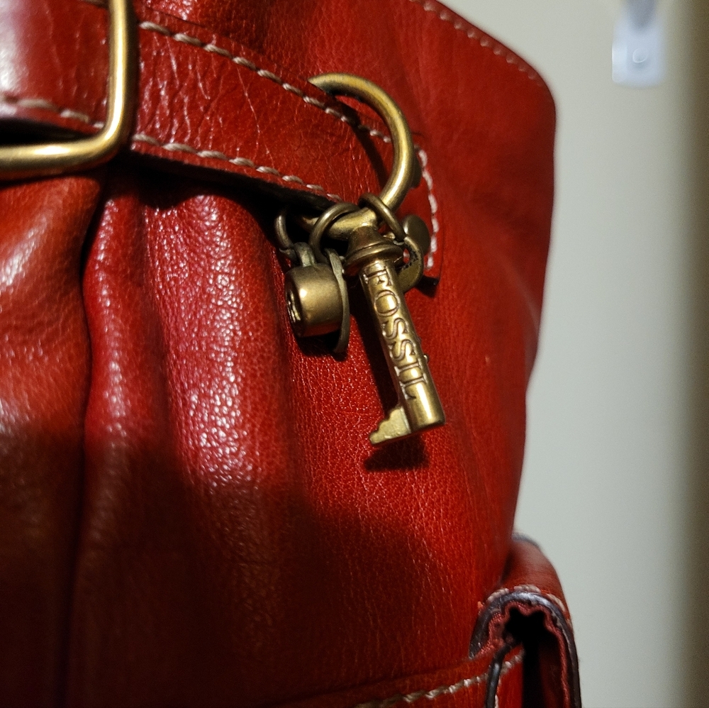 Fossil Red Leather Double Front Utility Pocket Hobo Shoulder Bag - Picture 3 of 11
